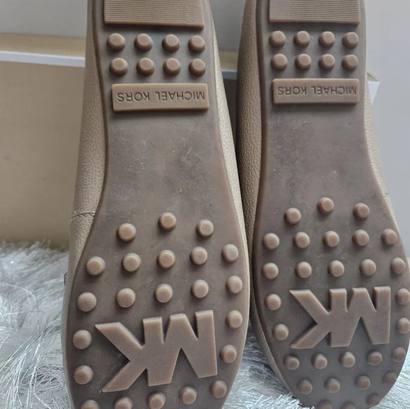 Pre loved authentic Michael Kors loafers - Picture 8 of 10